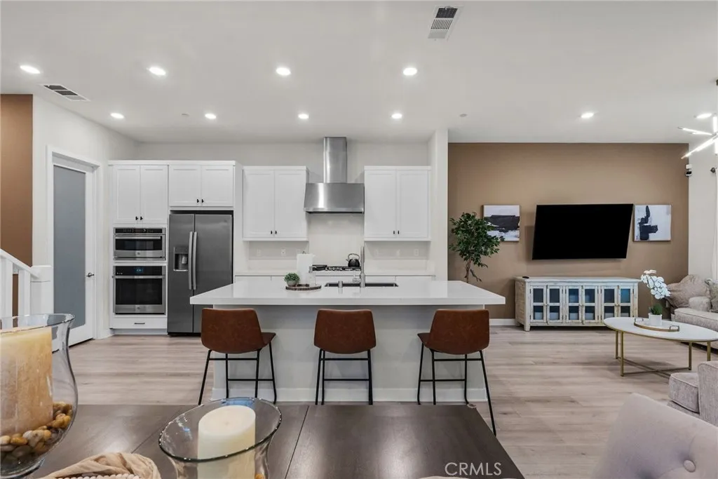 27258 Narrowleaf Willow Lane, Valencia, California 91381 home-pic-2